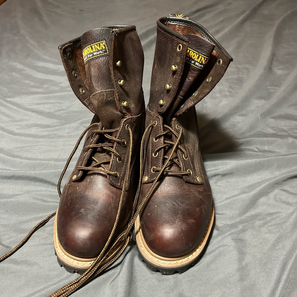 New. Tried them on don’t like the way they fit. Do not come with box.